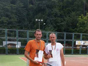 Suceveanul Florin Dumbravă (dreapta) a câștigat argintul la turneul Tenis Partener Cupa Perla Invest de la Piatra Neamț