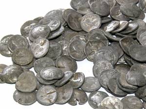 Au fost descoperite alte 140 de monede vechi din argint brut
