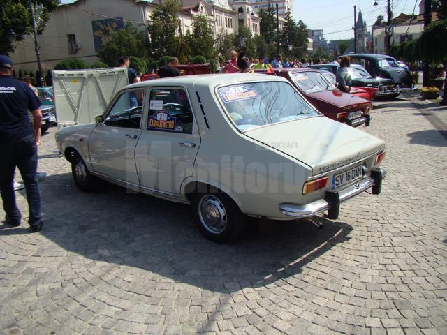 Peste 40 de maşini din ţară au participat la evenimentul retro de la Chişinău
