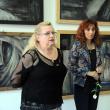 Artistele plastice Lucia Puşcaşu şi Andreea Rus, alături de conf. univ. dr. Sabina Fînaru