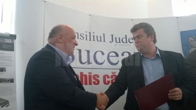 Cătălin Nechifor a semnat vineri două contracte pentru investiţii noi la Aeroportul „Ştefan cel Mare” din Salcea