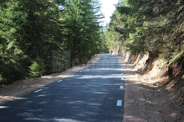 Drumul Chiril - Rarău a fost asfaltat pe o porţiune de 10 kilometri