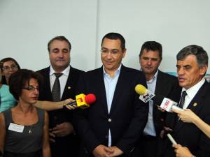Victor Ponta a fost prezent la inaugurarea unei grădiniţe noi din Dumbrăveni