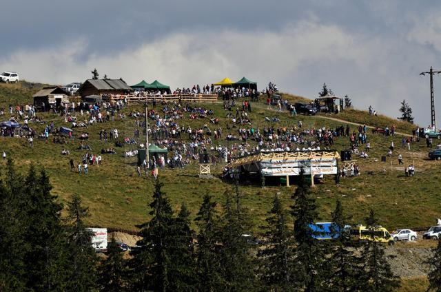 Câteva mii de persoane au participat la prima ediţie a Festivalului „Comorile Muntelui”
