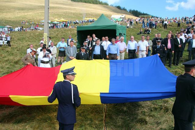 Drapelul României a fost comoara descoperită de copiii care au participat la concursul Comoara  ascunsă - Zestrea Domniţei Ruxandra