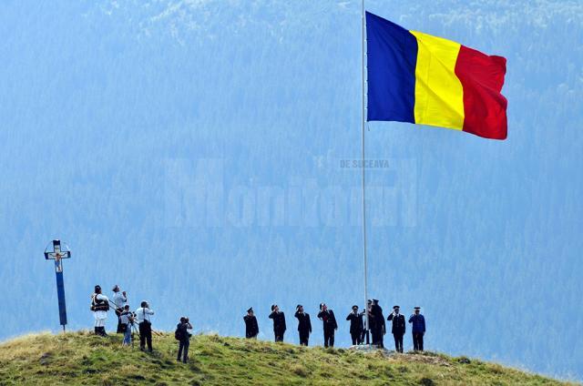 Drapelul României a fost arborat pe Masivul Rarău
