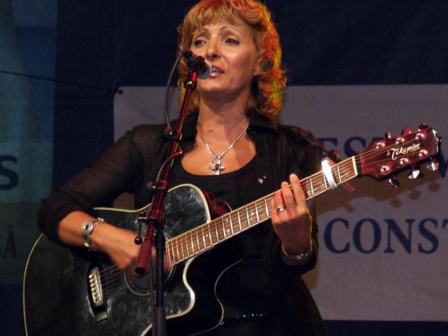 Maria Gheorghiu se va afla printre artiştii care vor concerta vineri, la Casa de Cultură Rădăuți. Foto: gradinacuartisti.files.wordpress.com