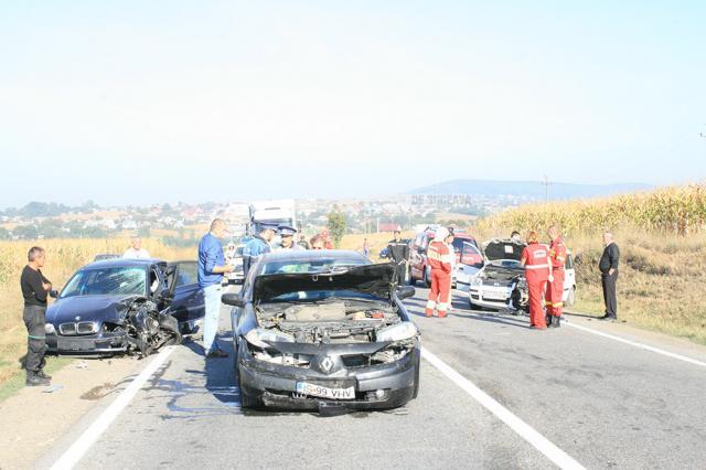Accident în lanţ, în care au fost implicate trei maşini