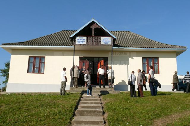 Biblioteca sătească „Mihai Leonte” şi Muzeul Sătesc, inaugurate ieri în satul Petia