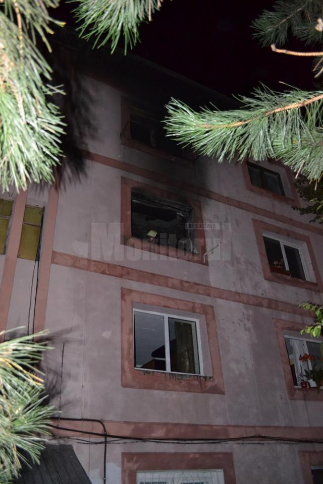 Explozie urmată de un incendiu, la o garsonieră din municipiul Suceava