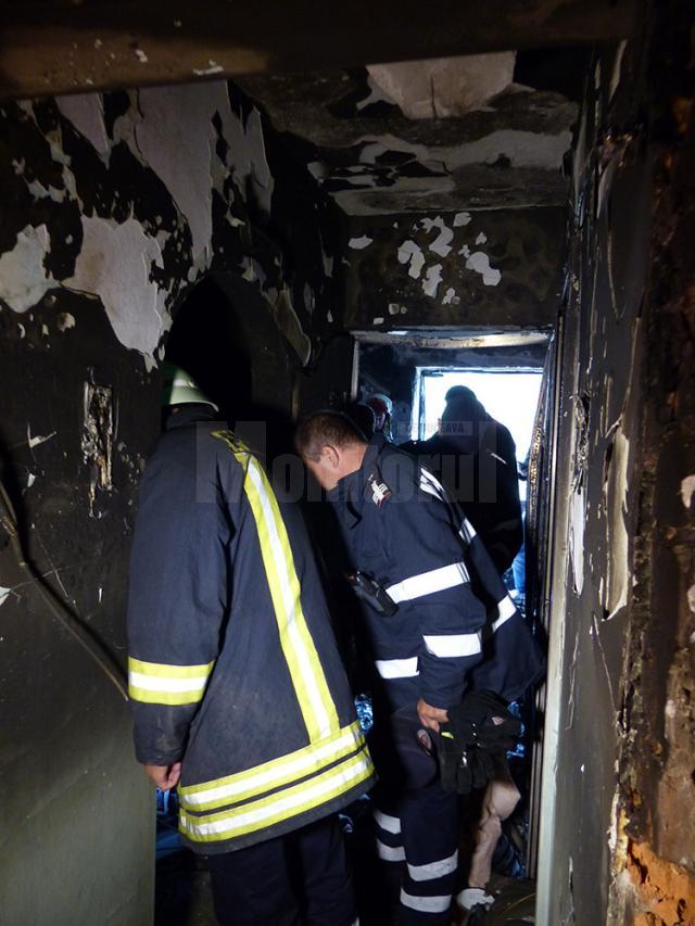 Pompierii au verificat aproape fiecare centimetru al garsonierei în care s-a produs deflagraţia