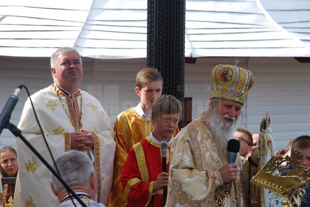 A fost sfinţit altarul de vară din curtea bisericii Parohiei Ulma