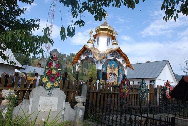 A fost sfinţit altarul de vară din curtea bisericii Parohiei Ulma