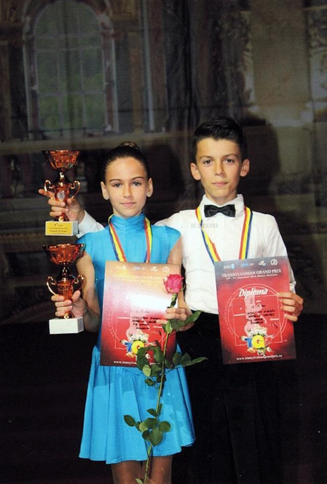 Sebastian Zvarici şi Isabella Ududec, clasa E, 12-15 ani, locul 3
