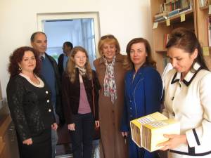 Aproape 1.500 de cărţi au fost donate Şcolii Gimnaziale Berchişeşti
