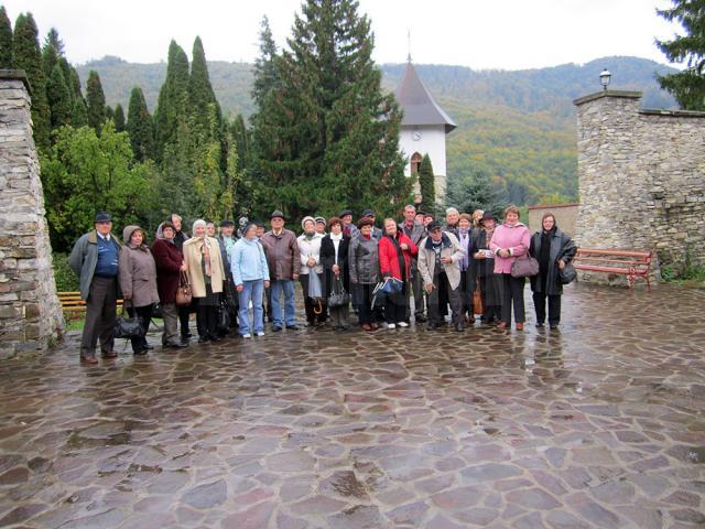 Pensionari CFR, în vizită la obiective din Suceava şi Neamţ