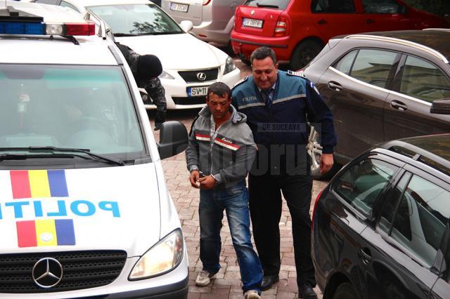 Cei trei au fost încarcerați în arestul Inspectoratului de Poliție Județean Suceava, pentru o perioadă de cel puţin 30 de zile, sub acuzația de tentativă de omor