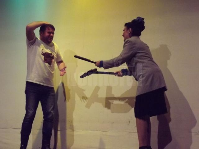 Piesa de succes „Amor în farmacie” jucată pe scena suceveană