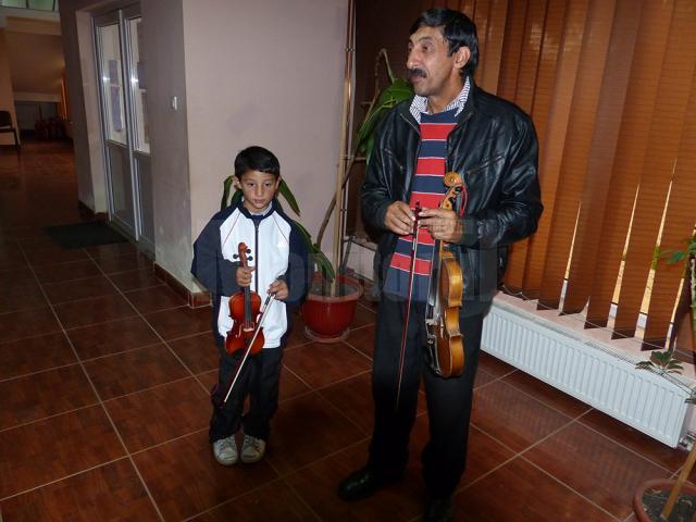 La doar 8 ani, o fetiţă i-a oferit unui copil necăjit propria vioară