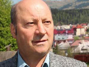 Primarul de Vatra Dornei, Ilie Boncheş, împreună cu viceprimarul şi cinci membri ai Consiliului Local, a demisionat din PDL