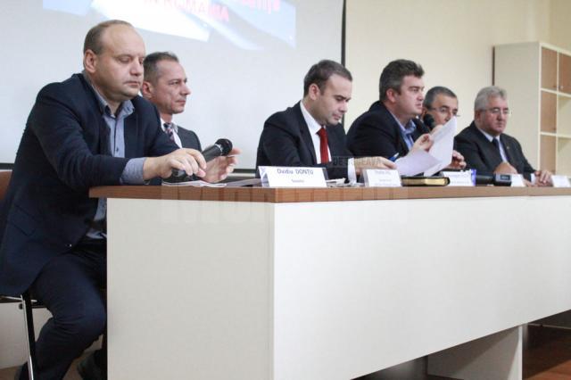 Ministrul delegat pentru buget, Darius Vâlcov, şi secretarul de stat în Ministerul Finanţelor Enache Jiru au participat, sâmbătă, la o întâlnire cu oameni de afaceri suceveni