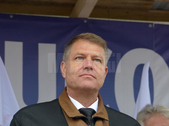 Klaus Iohannis, primit cu entuziasm de câteva mii de suceveni la Marginea şi Câmpulung Moldovenesc