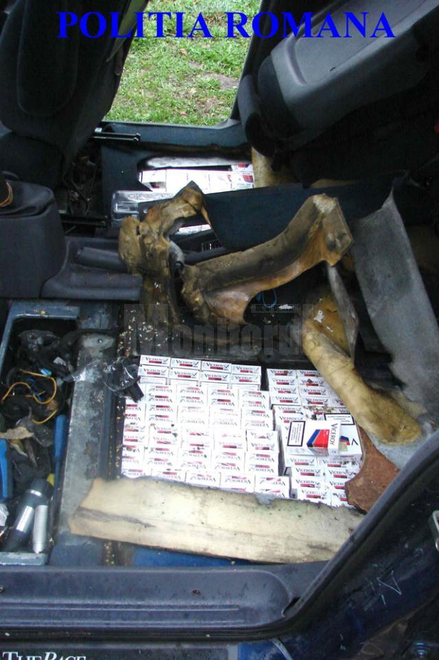 Mii de pachete de ţigări de contrabandă, ascunse în pardoseala unei maşini înmatriculate în Franţa