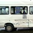 Un microbuz cu pasageri, lovit de un tir pe artera principală a Sucevei