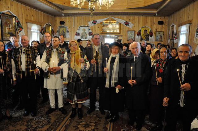 22 de cupluri din comuna Șcheia care au împlinit 50 de ani de căsătorie au fost sărbătorite duminică, de Sf. Dumitru, de către Primăria și Consiliul Local Şcheia