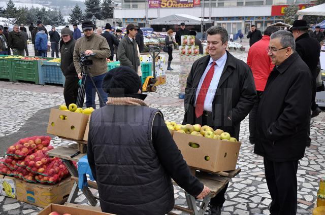 Târgul Mărului de la Fălticeni a fost şi anul acesta un succes pentru producătorii suceveni