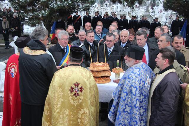 Ziua Armatei a fost marcată la Suceava printr-un ceremonial militar şi religios la Monumentul Eroului Necunoscut