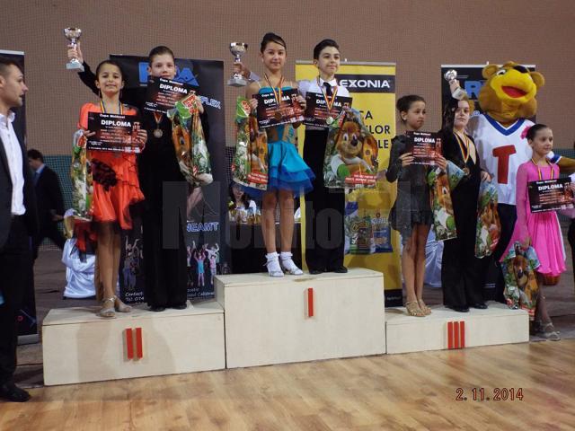 Alesia Antonia Bucătaru şi Tudor Marian Toma, pe treapta I a podiumului la categoria 10-11 ani la concursul naţional de la Piatra Neamţ