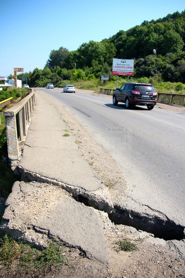 Podul de pe ruta ocolitoare a Sucevei intră în reparaţii