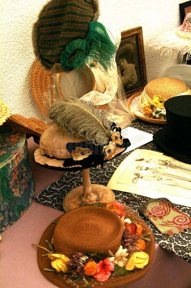 Expoziţie de pălării vintage, la Iulius Mall Suceava