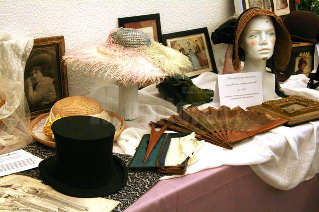 „Beautiful Yesterday” reuneşte 80 de pălării impresionante prin vechimea lor şi semnificaţia adusă modei internaţionale