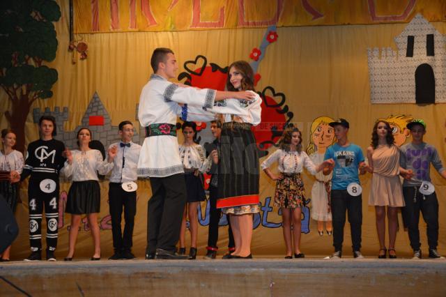 Pantomime, dans şi momente în cinstea României Unite, la Balul Bobocilor de la Colegiul Alimentar