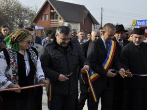 Drumul Adâncata-Fetești, inaugurat de localnici în prezența deputatului PDL Ioan Balan