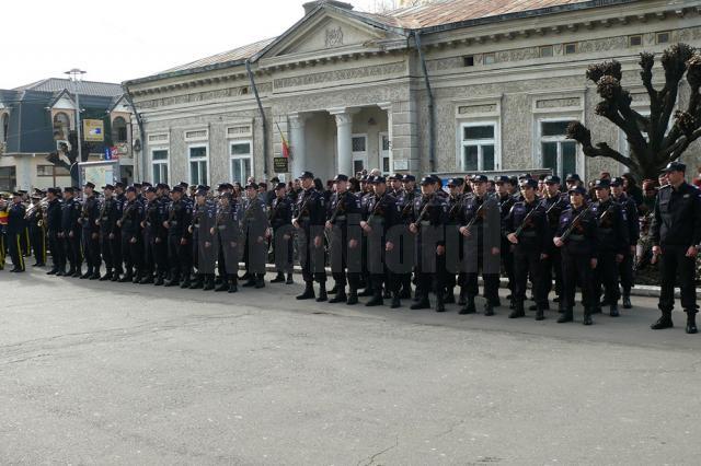 Vineri, 7 noiembrie, elevii din anul I, seria 2014-2016 a Şcolii Militare de Subofiţeri de Jandarmi “Petru Rareş” Fălticeni, au depus jurământul militar