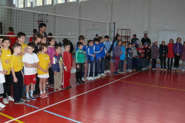 Cupa Nada Florilor la badminton a adunat la start 60 de sportivi din patru judeţe ale Moldovei