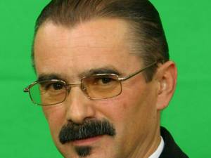 Jurnalistul Tiberiu Cosovan îşi lansează astăzi, 12 noiembrie, al III-lea volum al lucrării „Efigii în filigran”