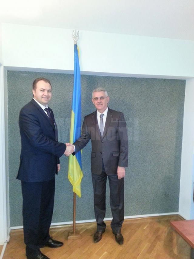 Deputatul Ioan Marocico a venit la Suceava pentru a-i felicita personal pe consulul general Vasyl Boeciko şi pe colaboratorii acestuia