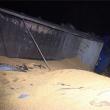 Un camion încărcat cu peste 20 de tone de porumb s-a răsturnat, ieri seară, pe E 85, la intrarea în municipiul Fălticeni dinspre Buneşti
