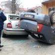 Accident la intrarea în Suceava, un şofer beat răsturnându-se cu maşina pe trotuar