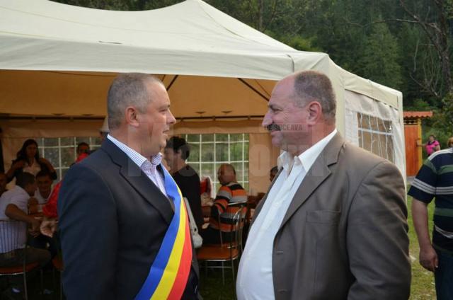 Primarul de Broşteni, Nicolae Chiriac, şi viceprimarul Vasile Rusu
