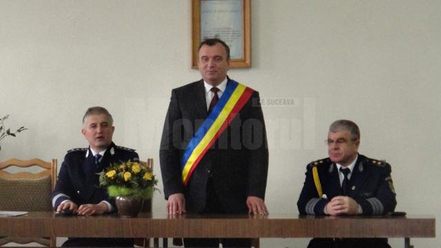 Comisar-şef Constantin Alistar, viceprimarul municipiului Rădăuţi, Tiberiu Epifanie Maerean, şi generalul (r) Vasile Moţoc