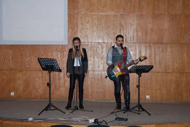 Concertul caritabil de colinde susţinut vineri seara de Lucian Dragotă şi de Alexandra Todosi