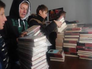 Biblioteca Comunală Şerbăuţi s-a îmbogăţit cu 1.000 de volume de carte