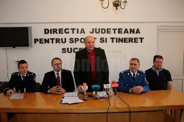 Directorul DJST Suceava, Cristinel Bărculescu, a premiat sportivii din județ care s-au remarcat în anul 2014