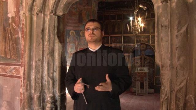 Gabriel Herea, preotul, ghidul şi doctorul în istoria artei de la biserica UNESCO de la Pătrăuţi
