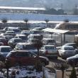 Parcarea de la Iulius Mall era atât de plină încât mulţi au parcat pe zona circulabilă, blocând alte maşini